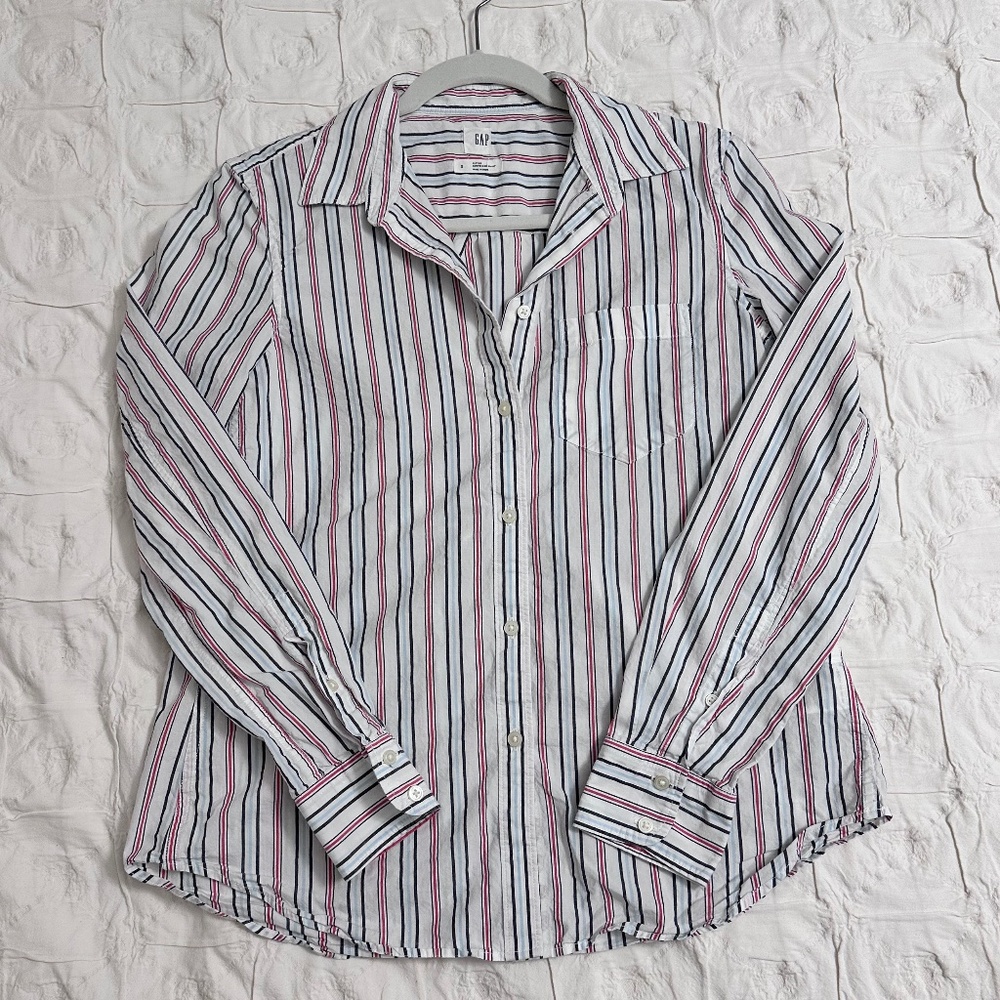 Gap long sleeve Fitted Boyfriend button up shirt, white with stripes, size S